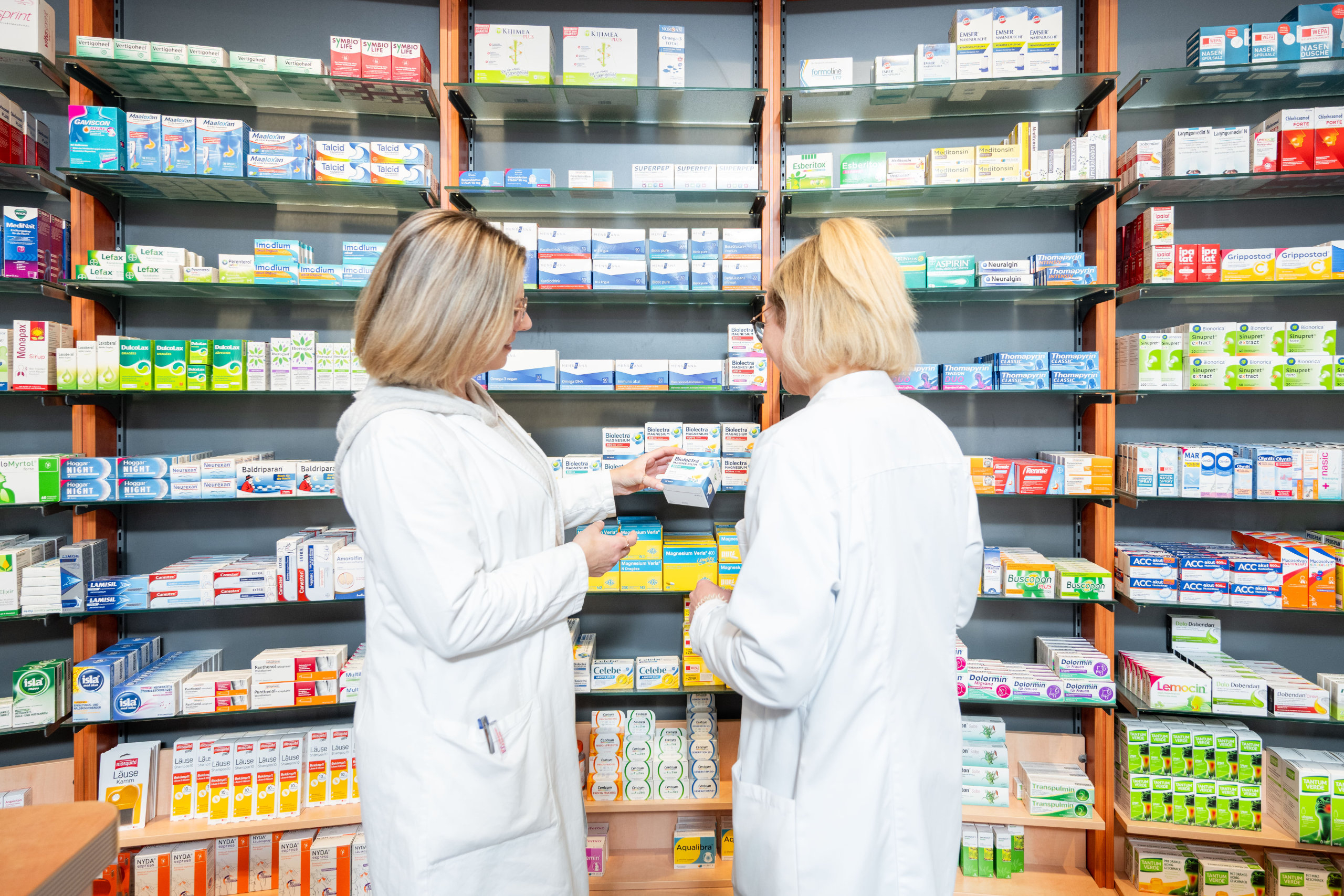 Neue-Apotheke Innenbereich Mitarbeiterinnen